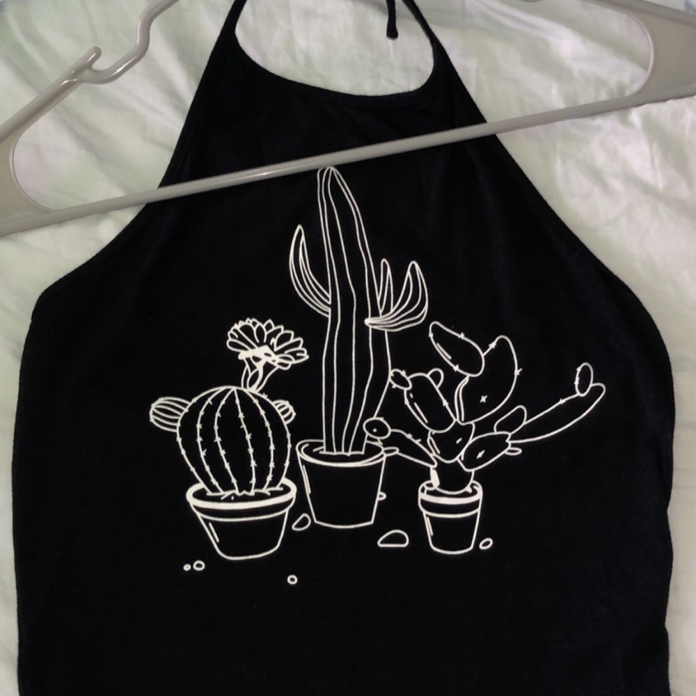 SheIN cactus halter crop top 🖤
